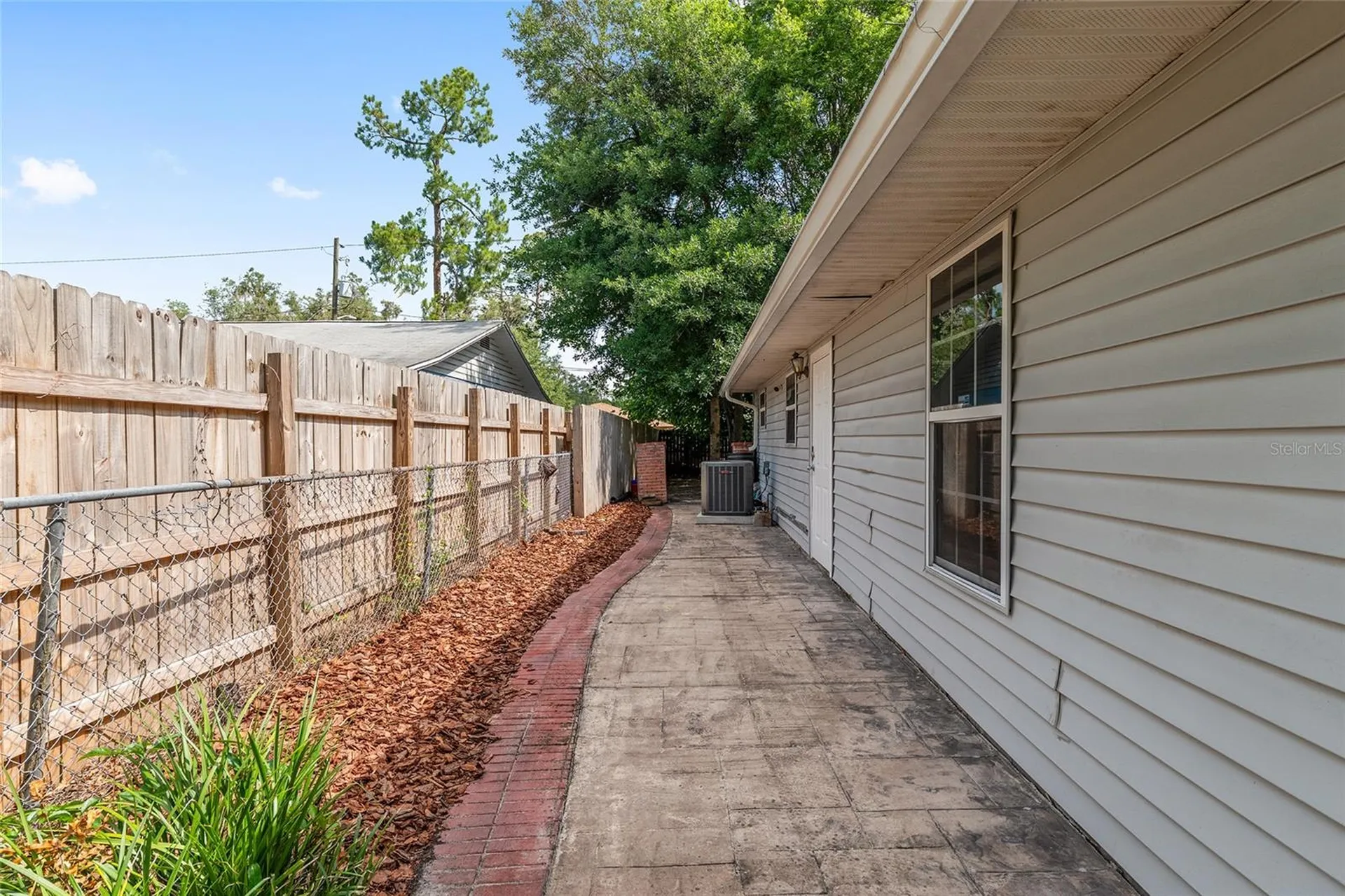 2080 NW 2nd Street Gainesville FL 32609