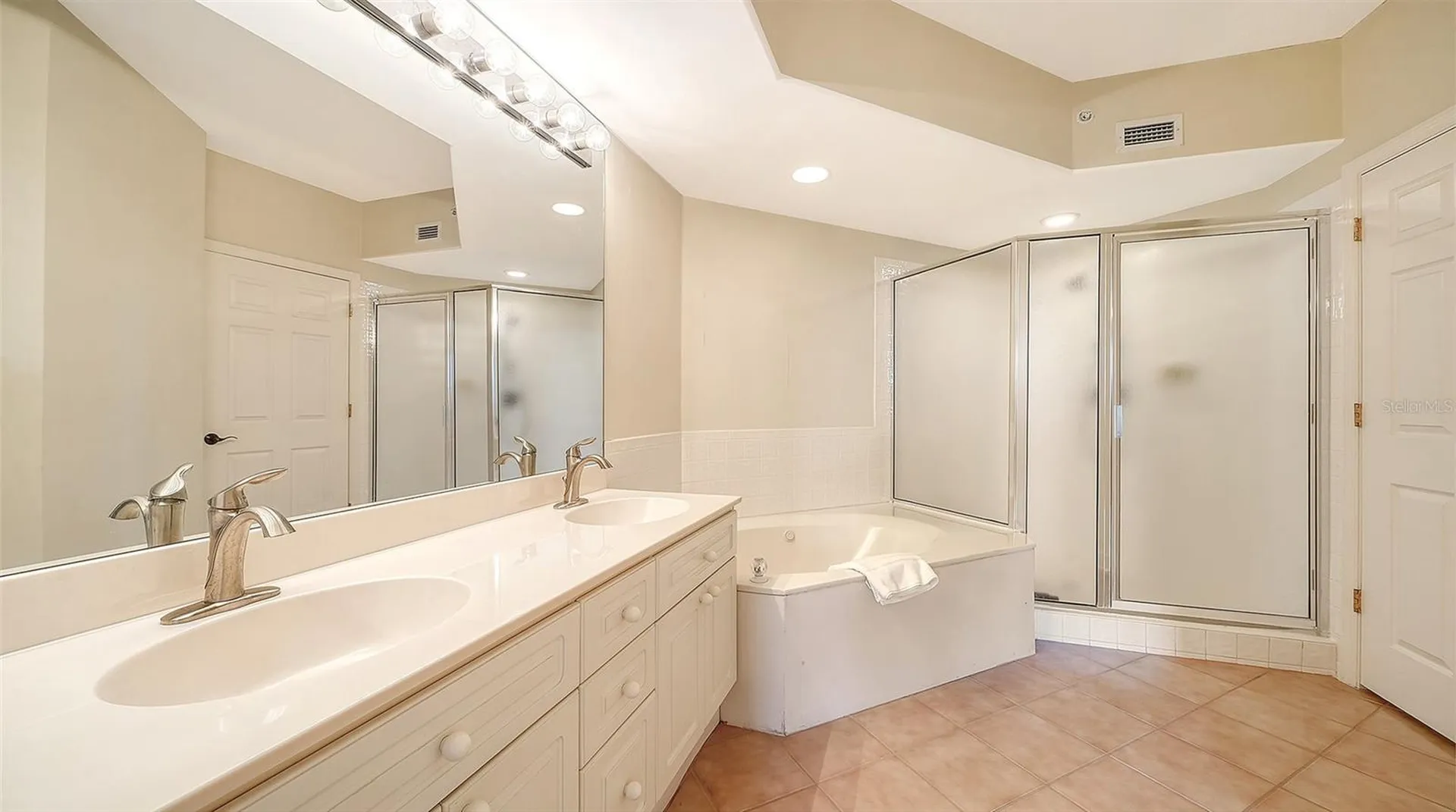 5420 Eagles Point Circle Sarasota FL 34231