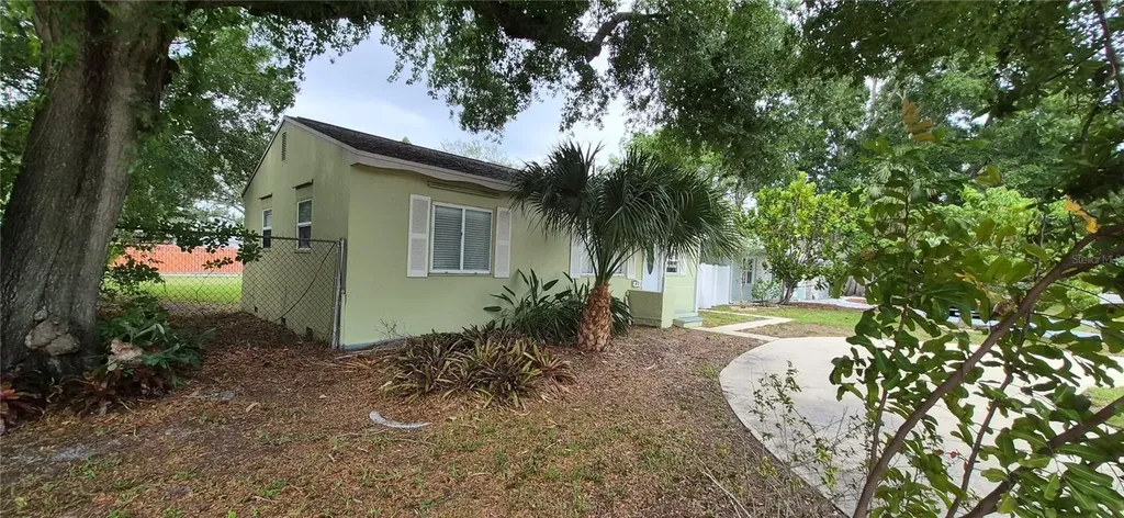 425 40th Avenue NE St Petersburg FL 33703