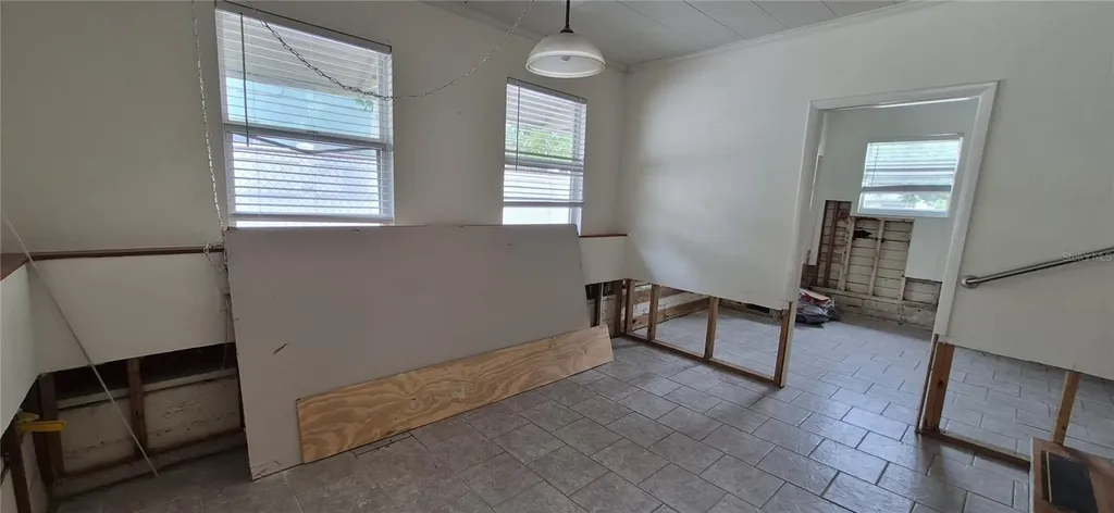 425 40th Avenue NE St Petersburg FL 33703