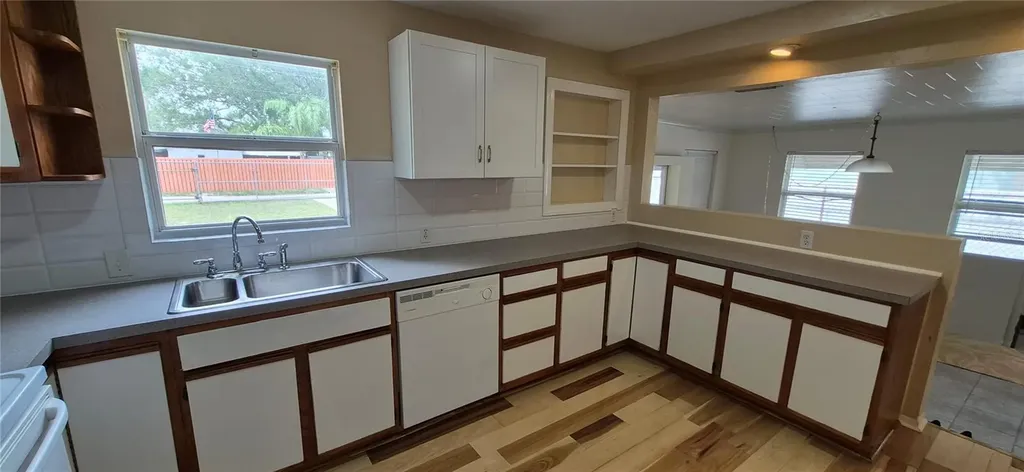 425 40th Avenue NE St Petersburg FL 33703