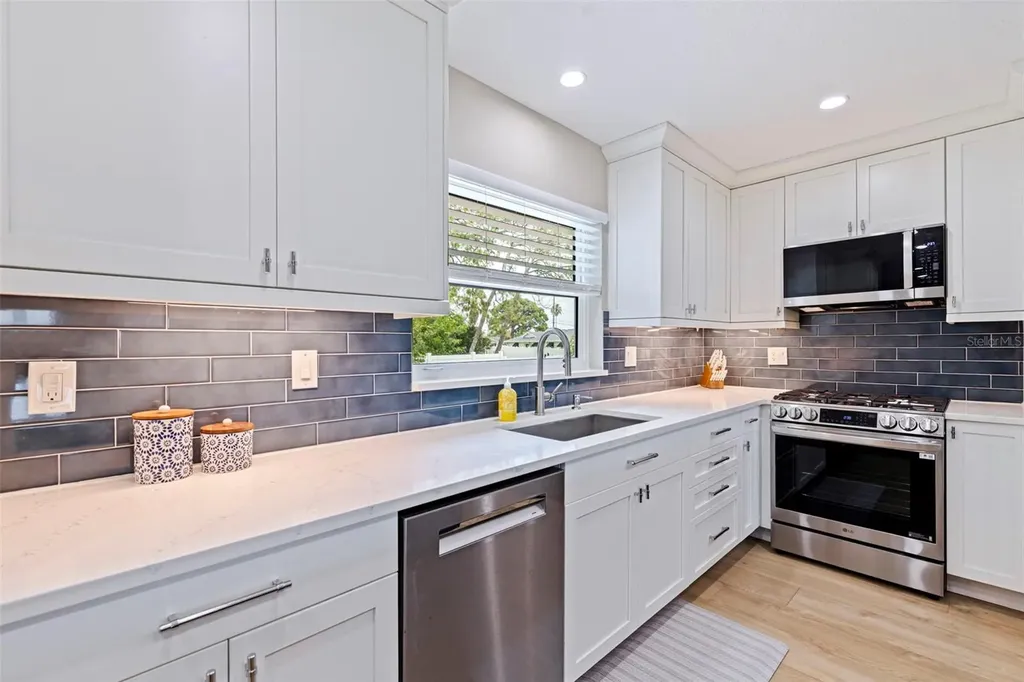 6085 Tanglewood Drive NE St Petersburg FL 33703