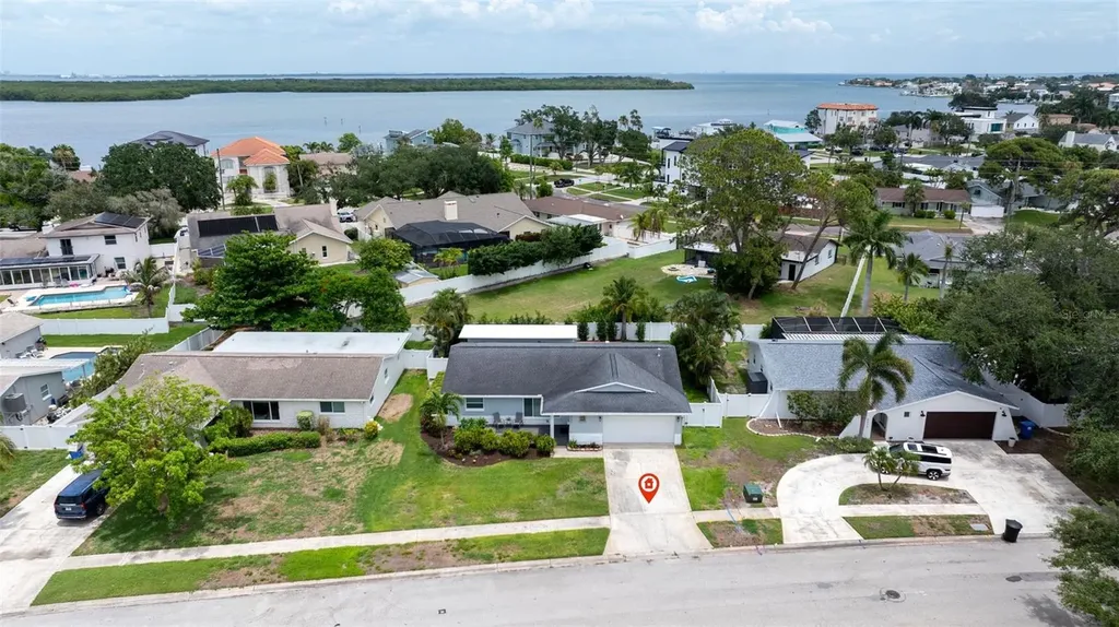 6085 Tanglewood Drive NE St Petersburg FL 33703