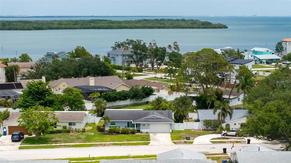 6085 Tanglewood Drive NE St Petersburg FL 33703