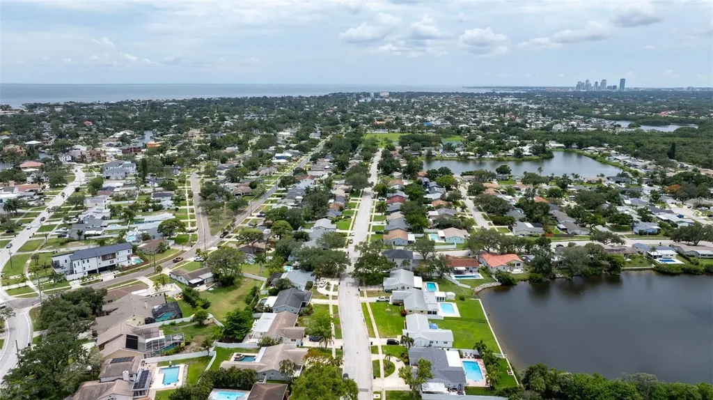 6085 Tanglewood Drive NE St Petersburg FL 33703