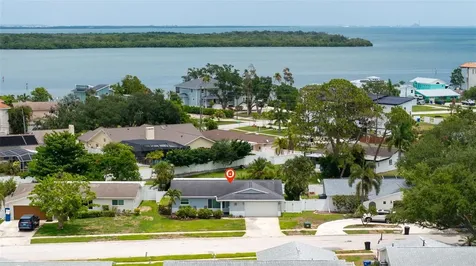 6085 Tanglewood Drive NE St Petersburg FL 33703