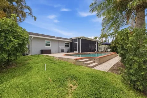 6085 Tanglewood Drive NE St Petersburg FL 33703