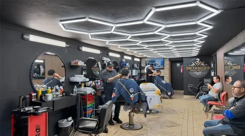 1 Hnas Davila, Betances Esq A D Bayamon PR 00959
