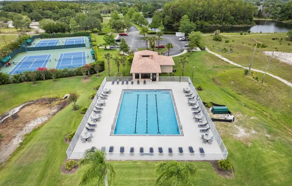 526 Fitzwilliam Way Orlando FL 32828