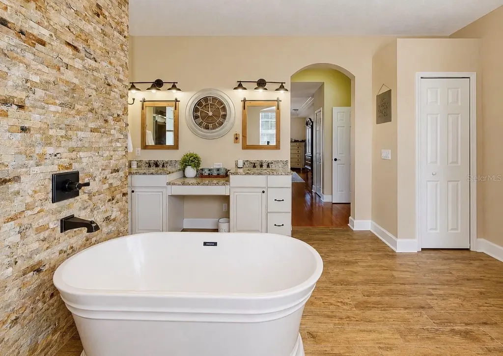 10619 Lithia Estates Drive Lithia FL 33547