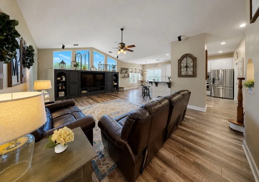 10619 Lithia Estates Drive Lithia FL 33547