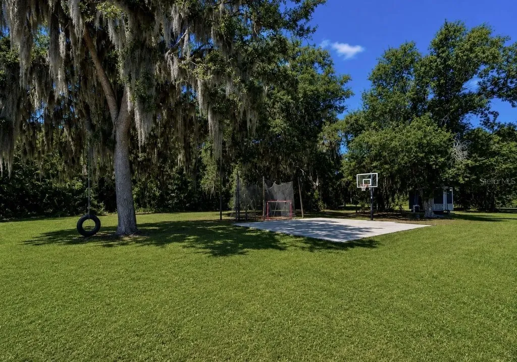 10619 Lithia Estates Drive Lithia FL 33547