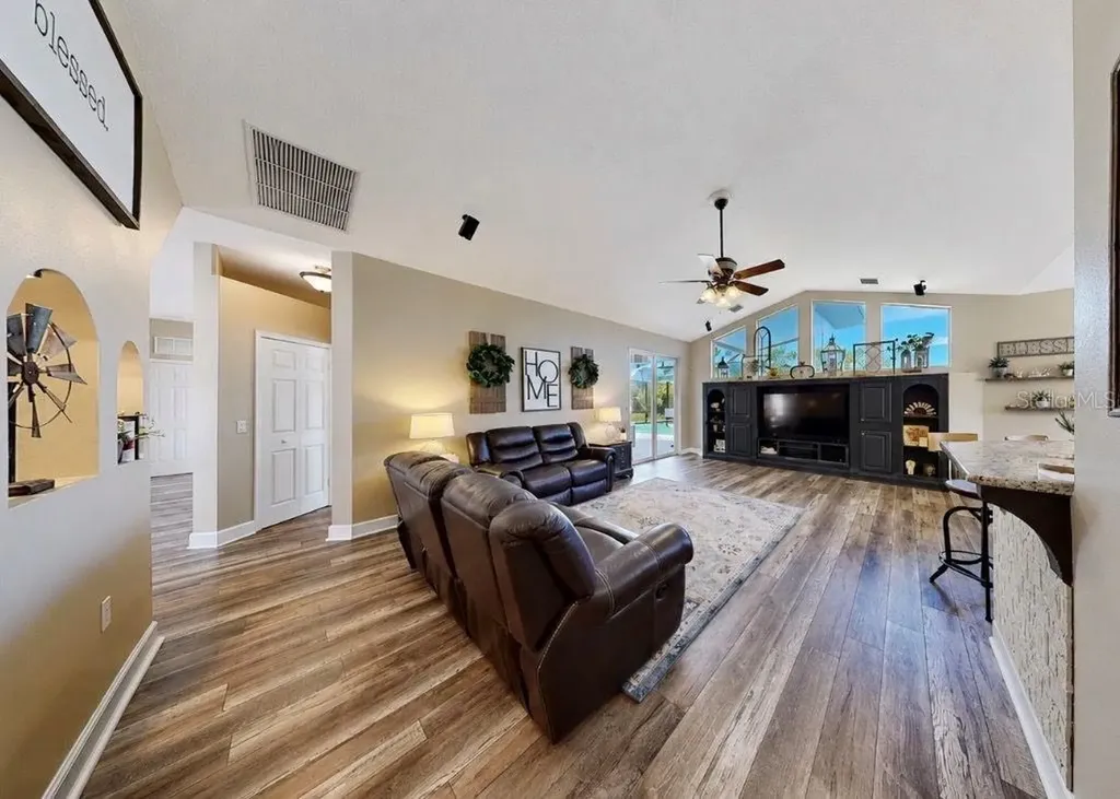 10619 Lithia Estates Drive Lithia FL 33547
