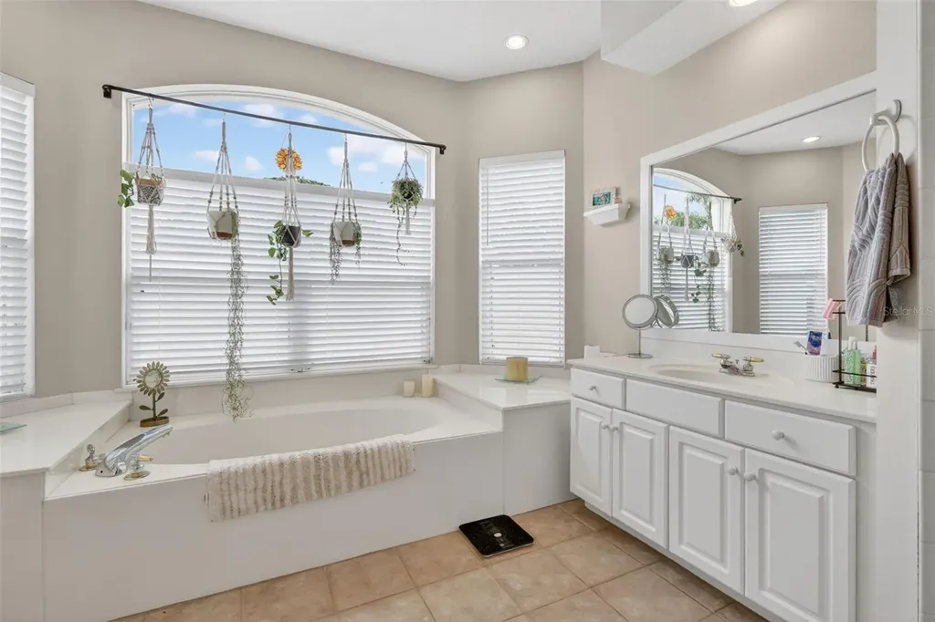 4552 Lake Calabay Drive Orlando FL 32837