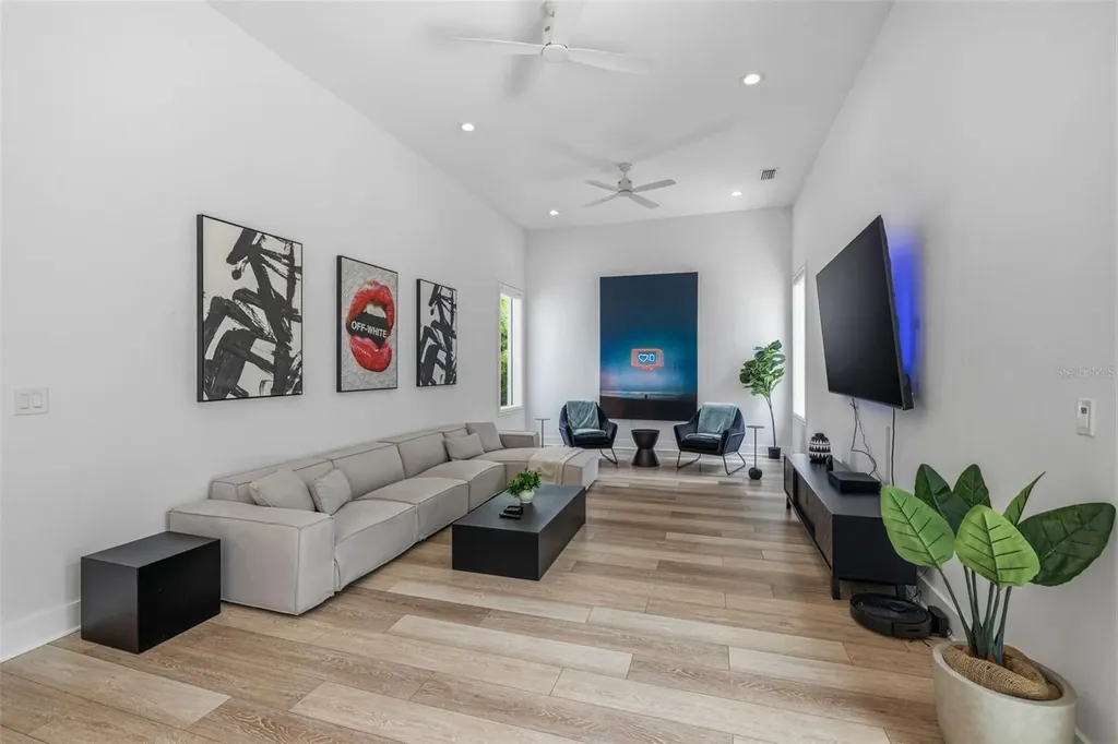 2701 N Poplar Avenue Tampa FL 33602