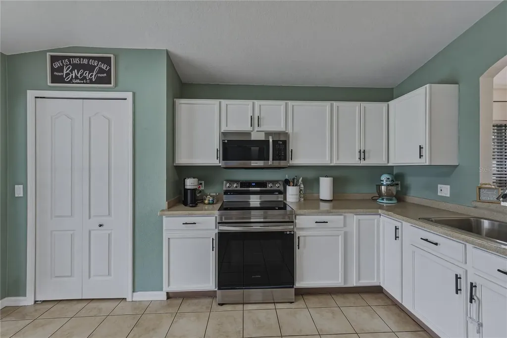8160 Canterbury Lake Boulevard Tampa FL 33619