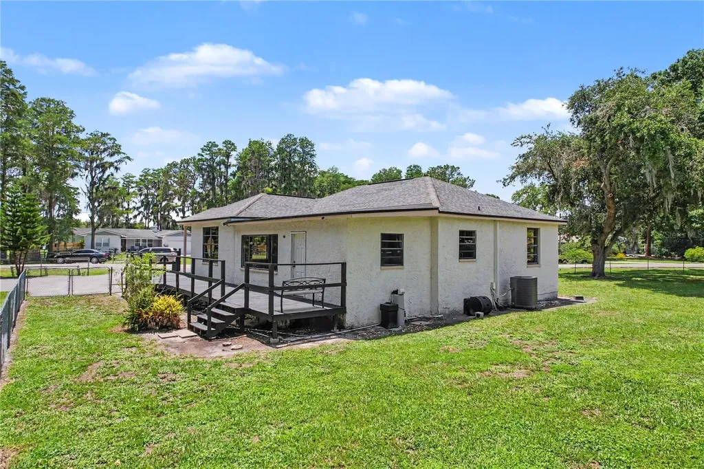17305 Sherman Road Lutz FL 33558