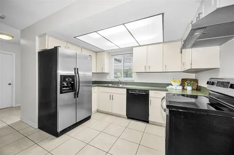 10050 62nd Avenue N St Petersburg FL 33708