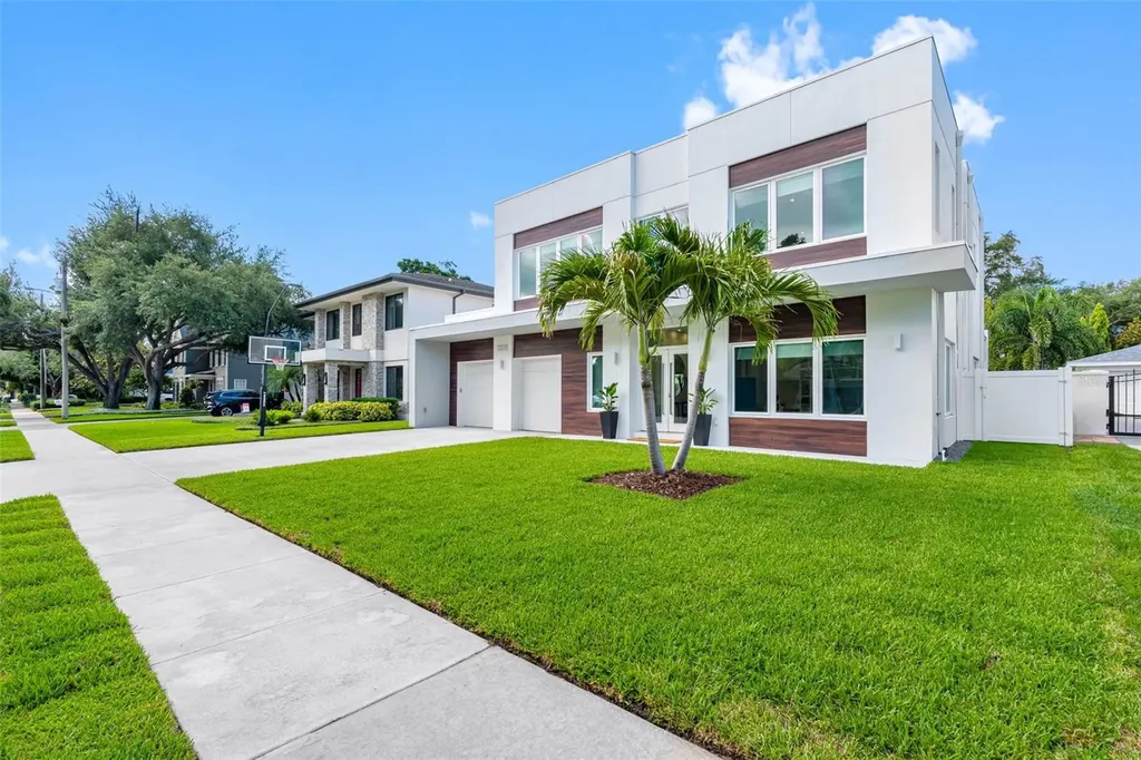 3208 W Lawn Avenue Tampa FL 33611