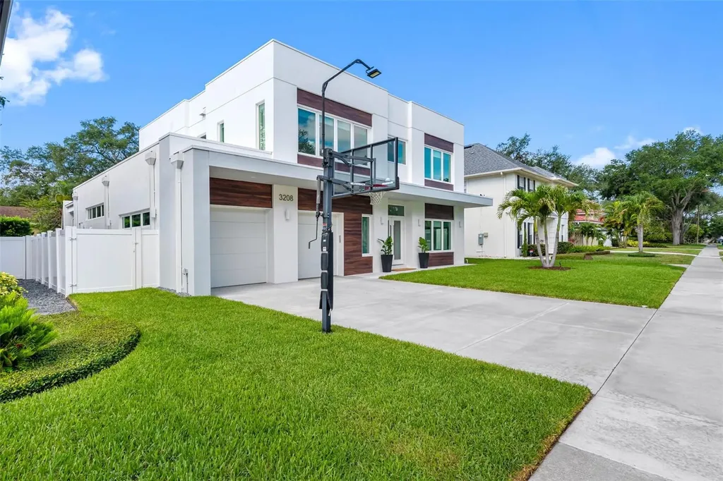 3208 W Lawn Avenue Tampa FL 33611