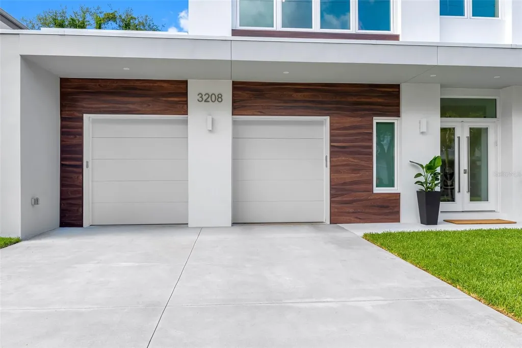 3208 W Lawn Avenue Tampa FL 33611