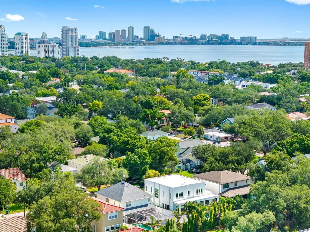 3208 W Lawn Avenue Tampa FL 33611