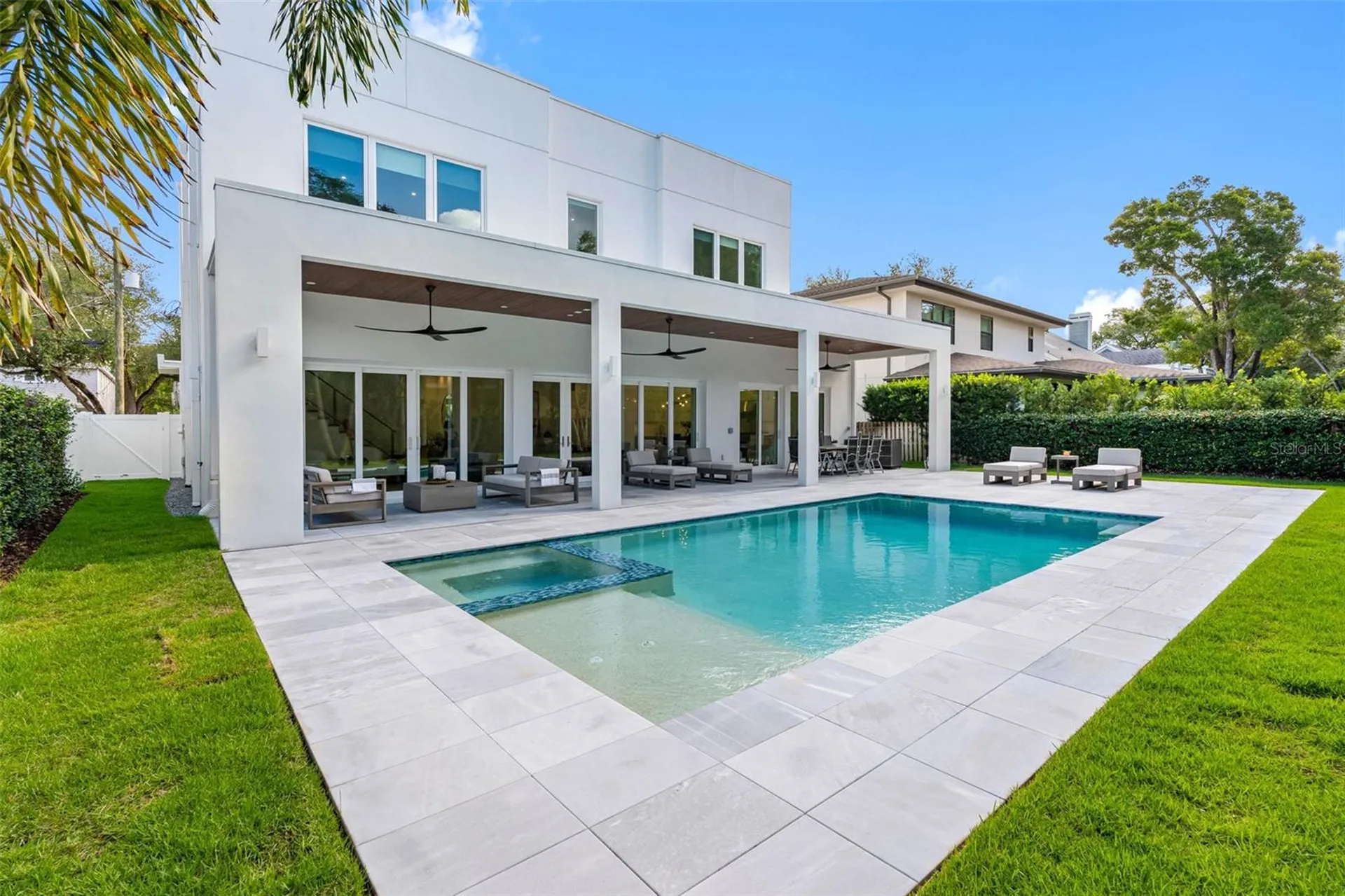 3208 W Lawn Avenue Tampa FL 33611