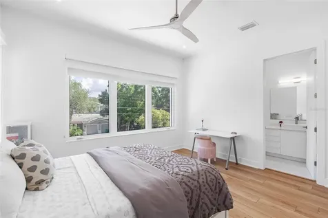 3208 W Lawn Avenue Tampa FL 33611