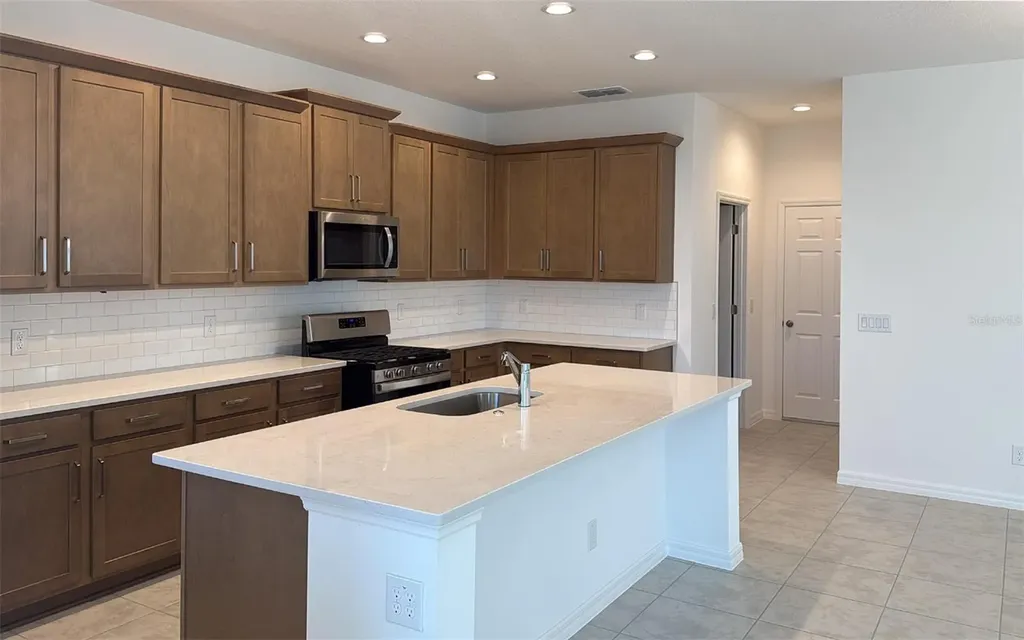 6863 Spanish Imperial Street Howey In The Hills FL 34737