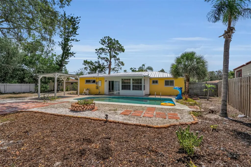 355 Mcarthur Avenue Sarasota FL 34243