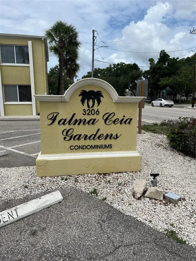 3206 W Azeele Street Tampa FL 33609