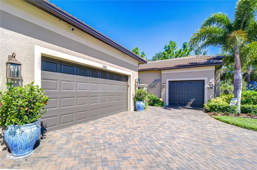 15303 Valencia Del Sol Street Wimauma FL 33598