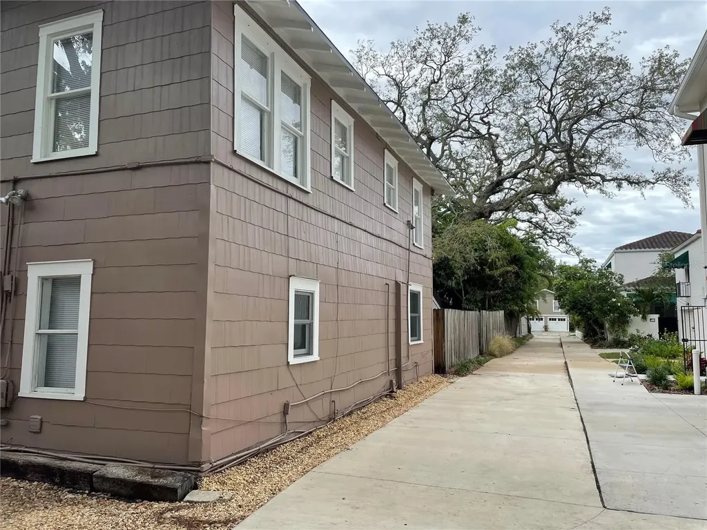 807 1/2 S Fremont Avenue Tampa FL 33606