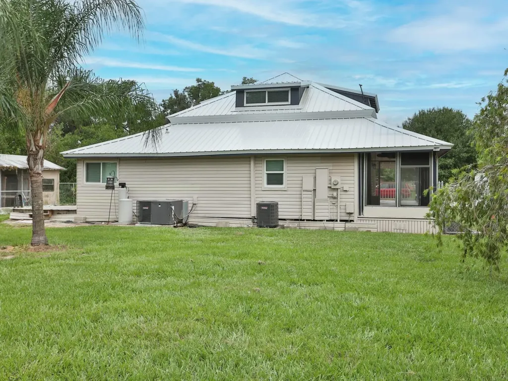 3016 N Maryland Avenue Plant City FL 33563