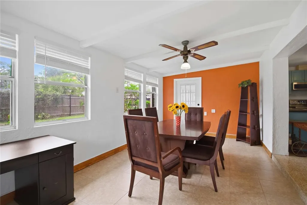 330 Crosby Court Sarasota FL 34237