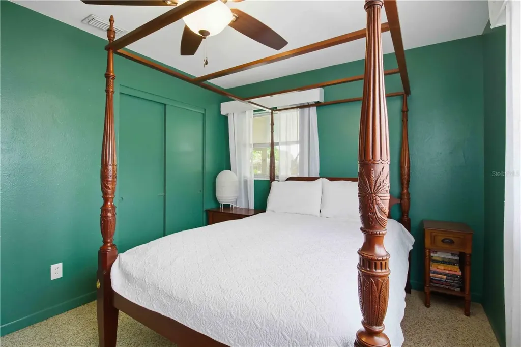 330 Crosby Court Sarasota FL 34237