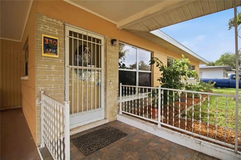330 Crosby Court Sarasota FL 34237
