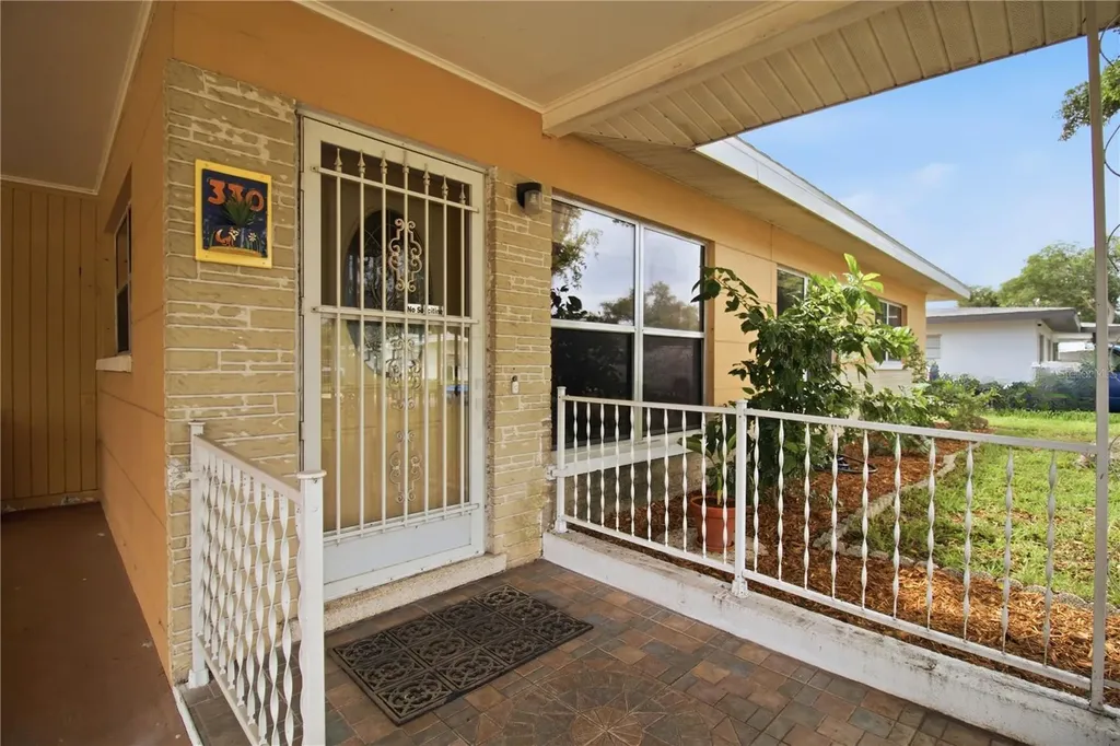 330 Crosby Court Sarasota FL 34237