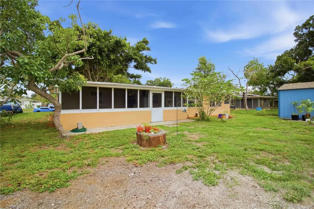 330 Crosby Court Sarasota FL 34237