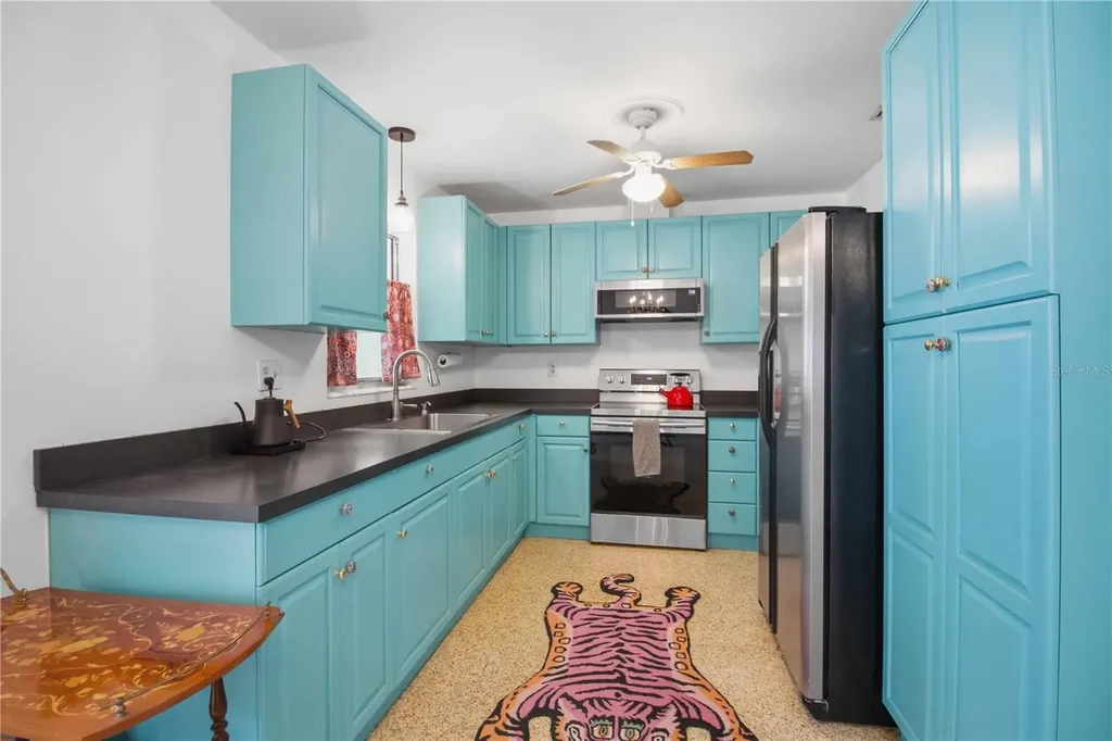 330 Crosby Court Sarasota FL 34237