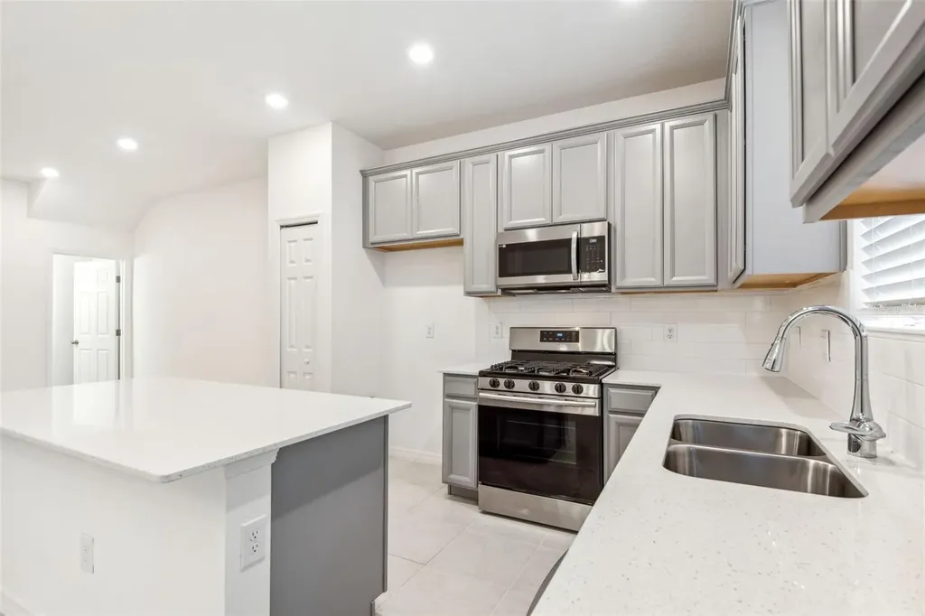 5756 Spotted Harrier Way Lithia FL 33547