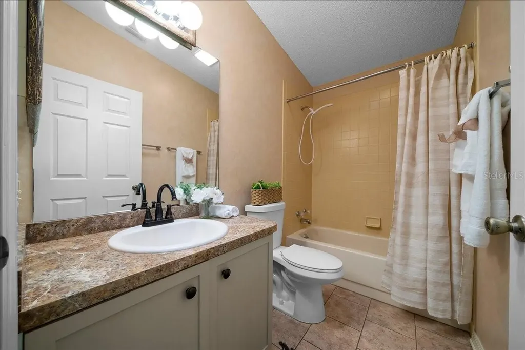 1133 Del Toro Drive Lady Lake FL 32159