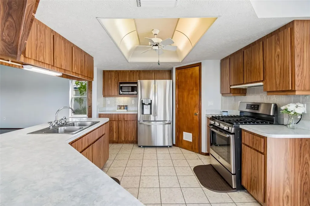 5247 Tropical Point Weeki Wachee FL 34607