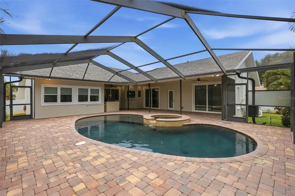 661 7th Avenue N Tierra Verde FL 33715