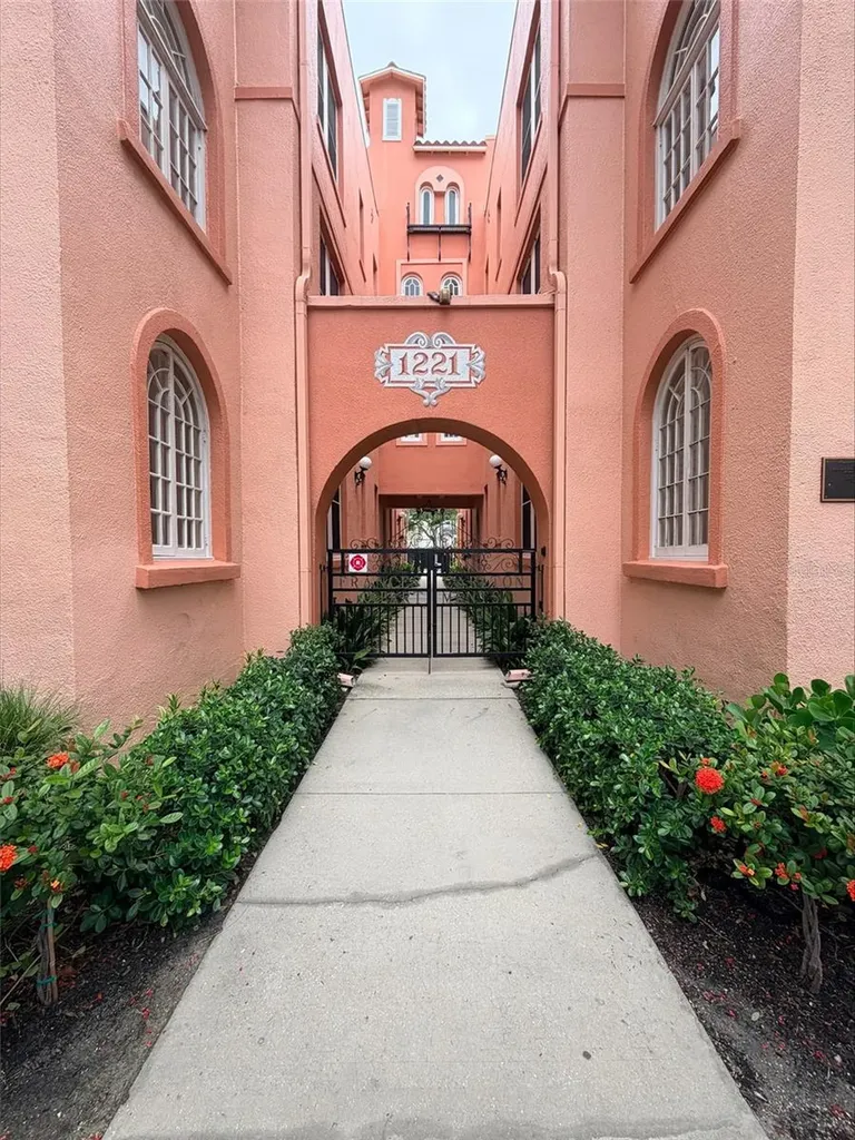 1221 N Palm Avenue Sarasota FL 34236