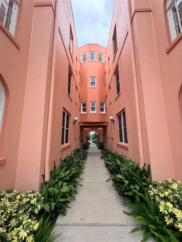 1221 N Palm Avenue Sarasota FL 34236