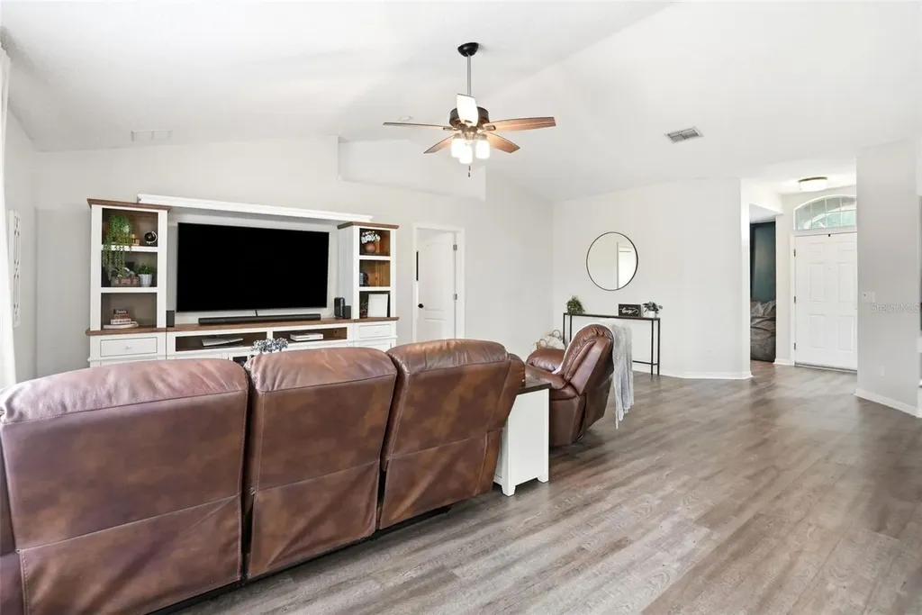 1917 Southern Oak Loop Minneola FL 34715