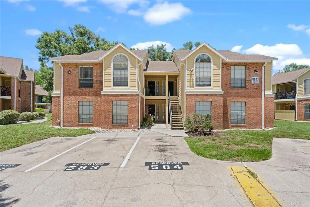 8641 Fancy Finch Drive Tampa FL 33614
