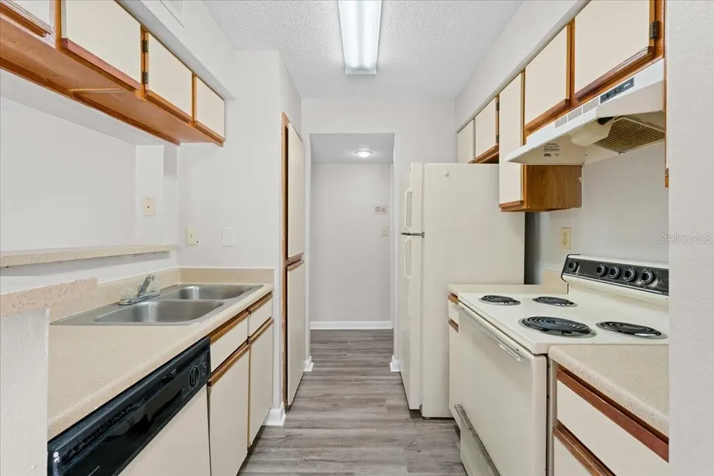 8641 Fancy Finch Drive Tampa FL 33614
