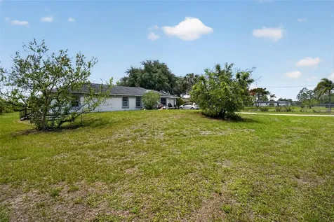 2760 39th Avenue NE Naples FL 34120